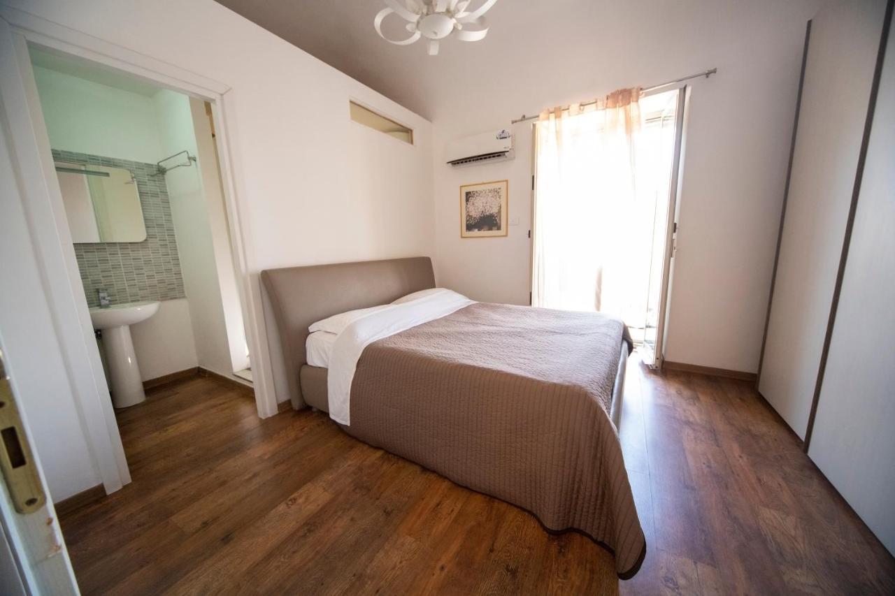 Rooms In Shared Apartment - City Center カターニア エクステリア 写真